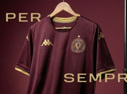 Chapecoense lança camisa de goleiros com homenagem ao Torino