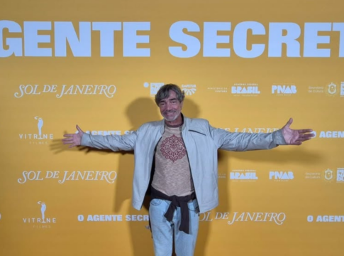 “Que bom que o Brasil tem Kleber Mendonça”, diz ator de “O Agente Secreto”