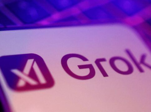 Reino Unido investiga X/Twitter por imagens sexuais geradas pela IA “Grok”