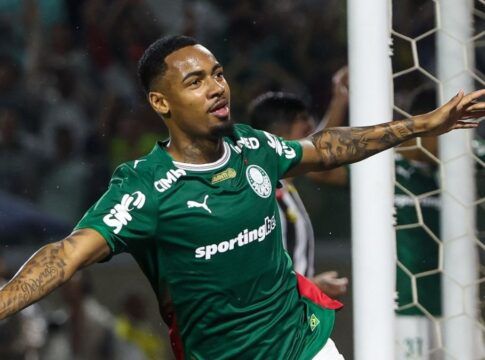 Allan Elias decide, Palmeiras segura pressão e vence Santos em clássico tenso na Arena Barueri