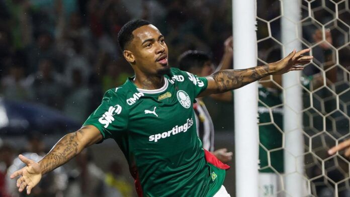 Allan Elias decide, Palmeiras segura pressão e vence Santos em clássico tenso na Arena Barueri