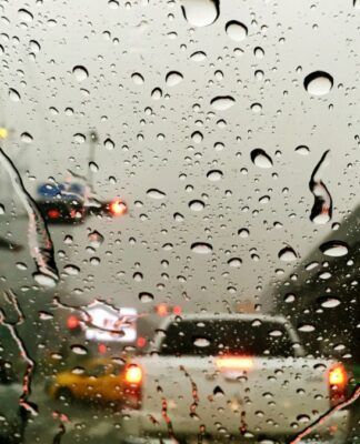 Chuva provoca alagamentos em São Paulo e deixa 80 mil imóveis sem energia elétrica