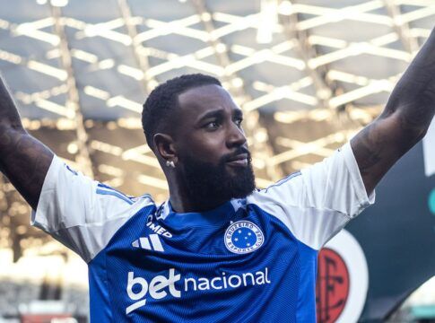 Gerson é apresentado no Cruzeiro e explica escolha pela Raposa