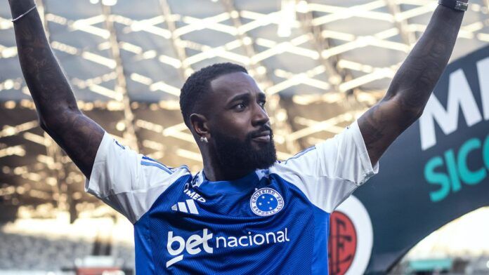 Gerson é apresentado no Cruzeiro e explica escolha pela Raposa