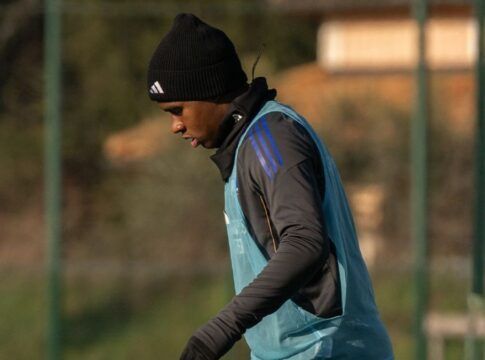 Técnico do Lyon elogia Endrick antes de estreia pelo clube francês