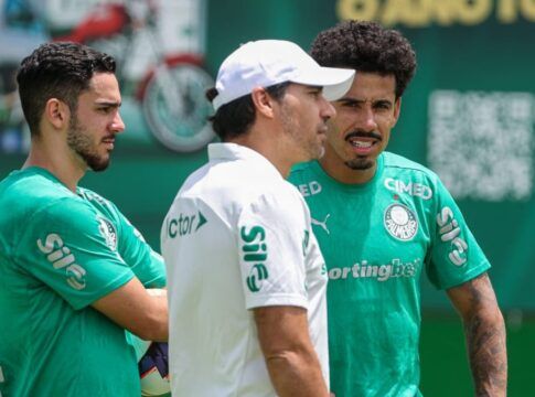 Palmeiras treina pela primeira vez com bola em 2026, e volante é liberado pelo departamento médico