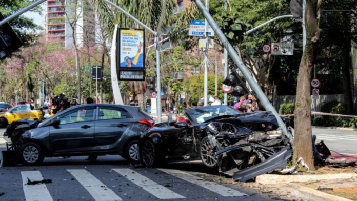 Gato Preto é indiciado por 4 crimes após acidente com Porsche na Faria Lima