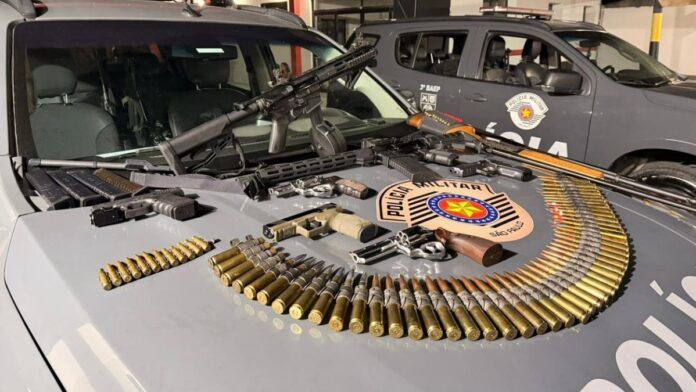 Homem é preso com arsenal de guerra em pousada de Caraguatatuba (SP)
