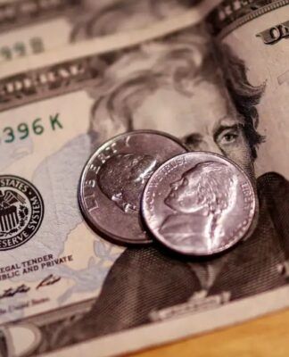 Dólar cai a R$ 5,37 e Ibovespa sobe com alívio sobre Venezuela