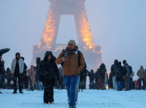 Onda de frio cancela centenas de voos e afeta transporte na Europa