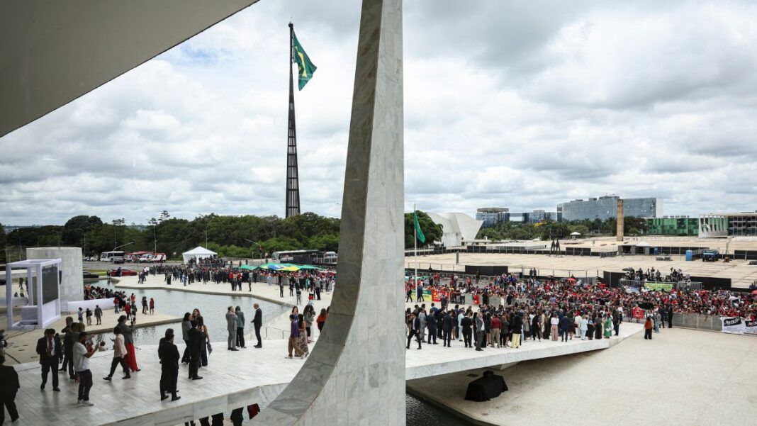A Praça dos Três Poderes, em Brasília, durante cerimônia que marcou os atos de 8 de Janeiro