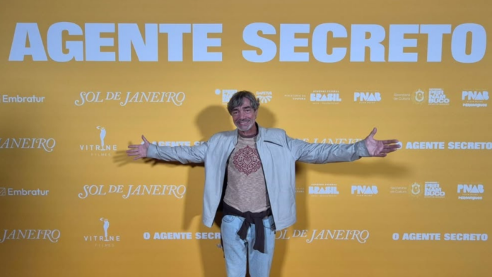 “Que bom que o Brasil tem Kleber Mendonça”, diz ator de “O Agente Secreto”