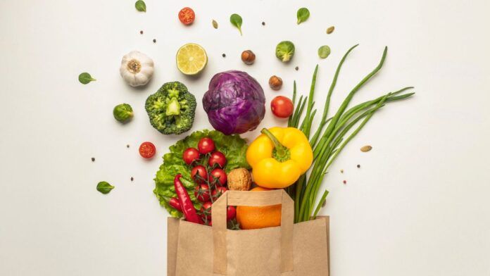 Nutricionista dá dicas de como manter uma alimentação saudável em 2026