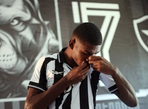 Botafogo anuncia volante Wallace Davi em troca com Fluminense