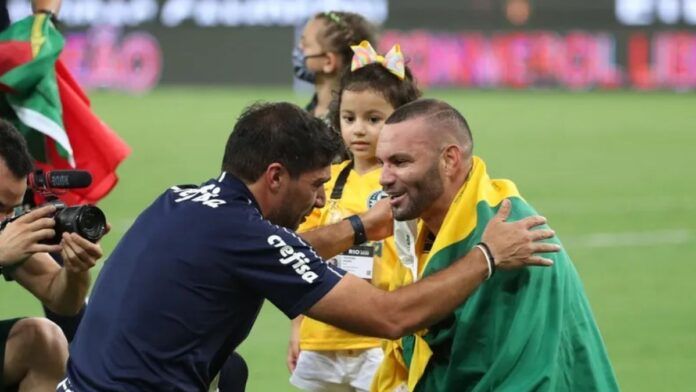 Palmeiras oficializa saída de Weverton após oito temporadas no clube