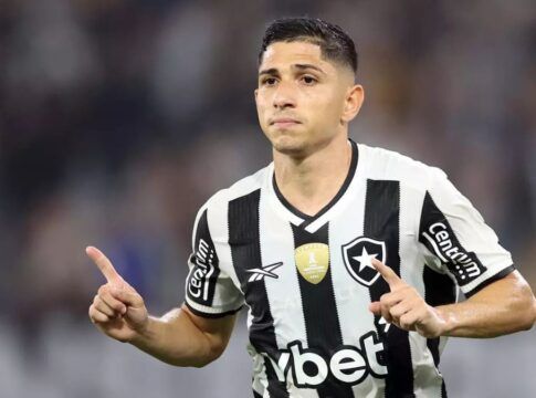 Botafogo e Fluminense devem fechar troca envolvendo Savarino e Wallace Davi