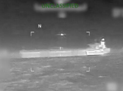 Militares dos EUA capturam sexto navio petroleiro venezuelano e reforçam bloqueio no Caribe