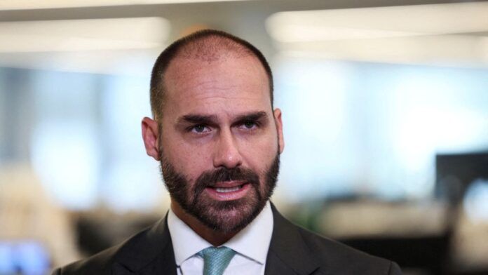 Eduardo Bolsonaro compara prisão do pai com a de Maduro e diz ter “inveja” do venezuelano