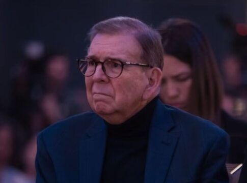 Edmundo González se declara presidente da Venezuela em vídeo; Exército apóia Delcy