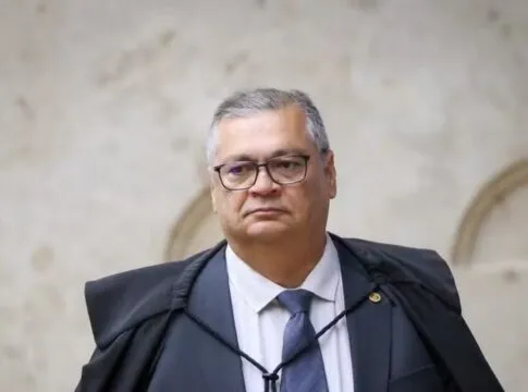 Congresso tem 10 projetos parados sobre supersalários, enquanto Dino exige revisão