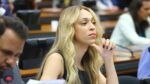 Erika Hilton denuncia Flávio Bolsonaro e Nikolas Ferreira por incitar golpe