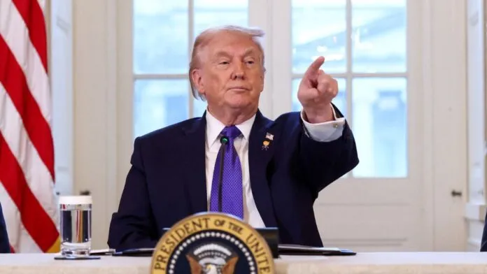 Trump diz a Netanyahu que continuará negociações com Irã sobre possível acordo