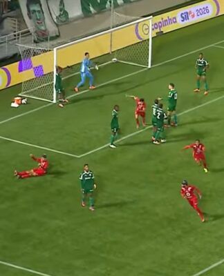 Kauan Christian aproveita cruzamento fechado na primeira trave, desvia de cabeça e tira do goleiro do Palmeiras para fazer 2 a 1 para o Ibrachina (Foto: Reprodução/Cazé TV)