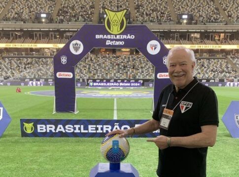 Harry Massis em campo antes de jogo entre Atlético-MG e São Paulo