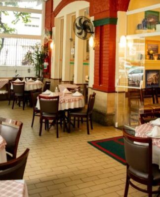 Mesas e cadeiras do OsteriaGenerale