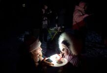 Ucranianos enfrentam frio intenso e ataques russos ao setor energético