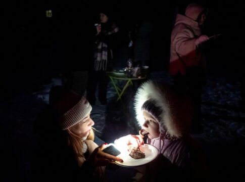 Ucranianos enfrentam frio intenso e ataques russos ao setor energético