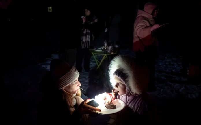 Ucranianos enfrentam frio intenso e ataques russos ao setor energético