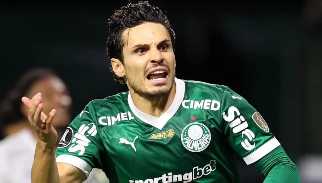 Raphael Veiga com a camisa do Palmeiras