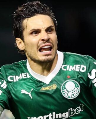 Raphael Veiga com a camisa do Palmeiras