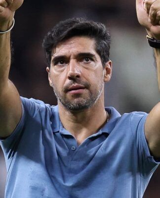 Abel Ferreira faz conta para pedir reforços à diretoria do Palmeiras