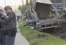 Quatro jovens morrem após carro colidir com caminhão na Rodovia Régis Bittencourt