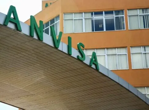 Anvisa proíbe Café de Açaí e suspende marcas de azeite e glitter comestível