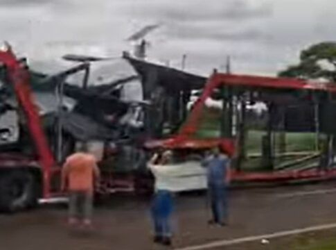 Imagem do acidente com quatro caminhões em Piracicaba