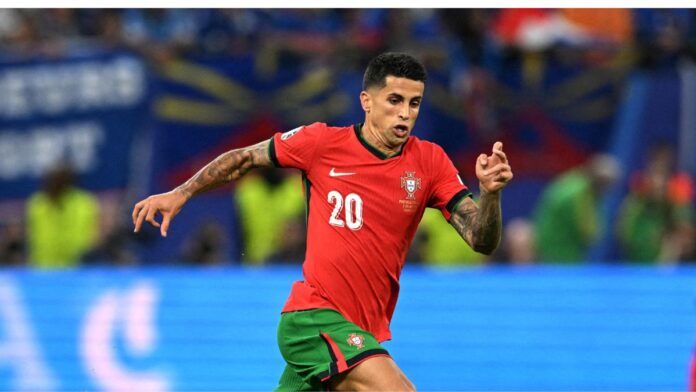 Barcelona anuncia retorno de João Cancelo por empréstimo até 2026