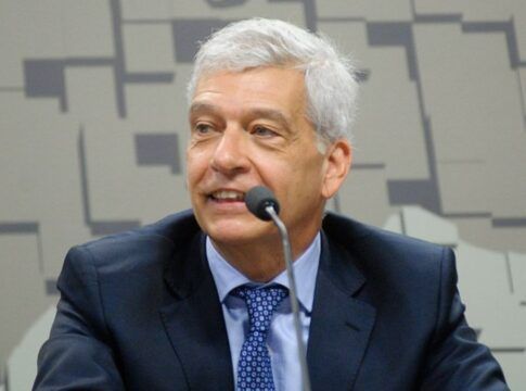 “Estratégia do Brasil será manter um pé em cada região importante”, diz embaixador Caramuru