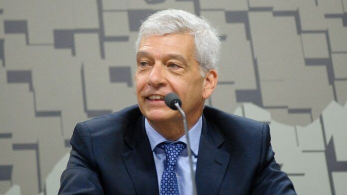 “Estratégia do Brasil será manter um pé em cada região importante”, diz embaixador Caramuru