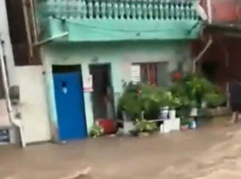 Enchente em rua de São Paulo