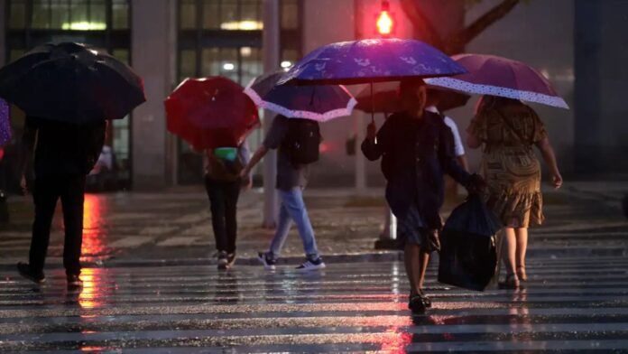 Chegada de frente fria amplia nível de alerta da Defesa Civil em SP