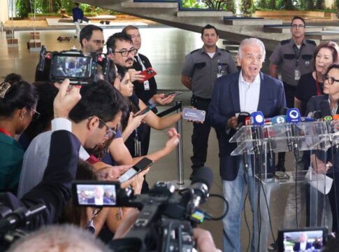 Fronteira do Brasil com a Venezuela está tranquila e aberta, diz Múcio