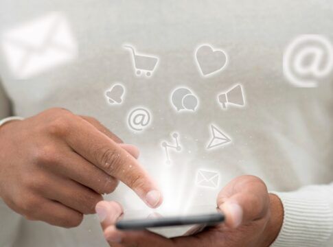 Populismo, ressentimento e redes sociais: como as paixões negativas moldam a política atual