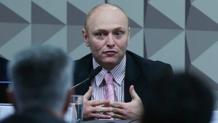 Moraes concede regime semiaberto a hacker que invadiu sistema do CNJ