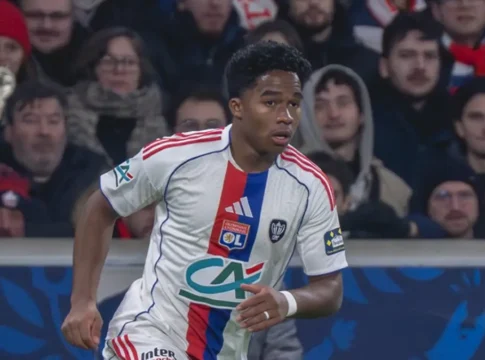 O atacante Endrick em ação pelo Lyon