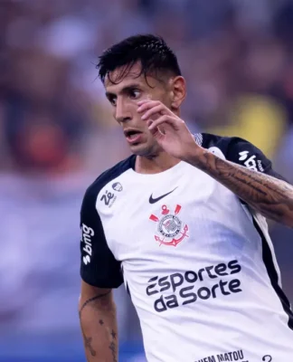 O lateral argentino Fabrizio Angileri