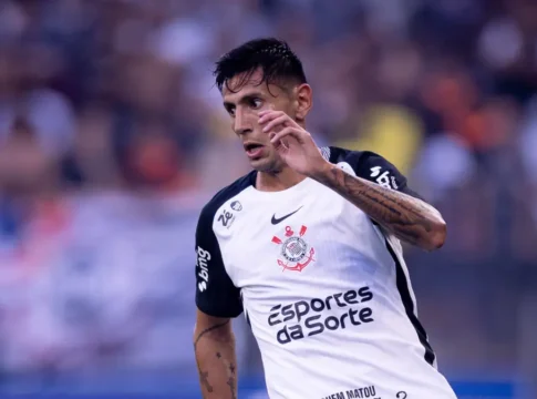 O lateral argentino Fabrizio Angileri