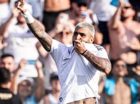 Gabigol, do Santos, comemora gol contra o Novorizontino pelo Paulistão 2026